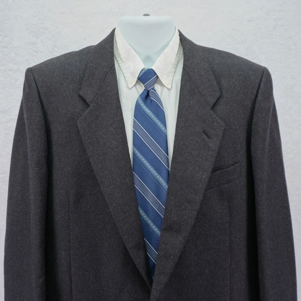 Giorgio Armani‎ Mani Italy Flannel Wool Blazer Gray 42R Tagged 44R 2 Button